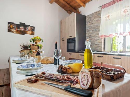 Inviting Cottage In Maniace With Private Garden
