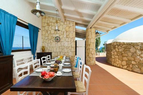 Plemmirio Villa Sleeps 8 With Pool Air Con And Wifi