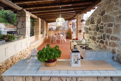 Plemmirio Villa Sleeps 6 With Pool Air Con And Wifi