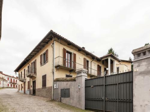 Striking Holiday Home In Albugnano With Terrace