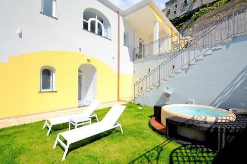 Pontone Villa Sleeps 5 Pool Air Con Wifi