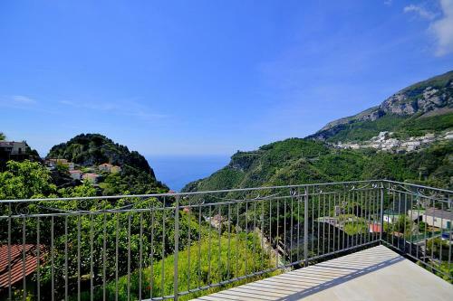 Pontone Villa Sleeps 2 With Pool And Air Con