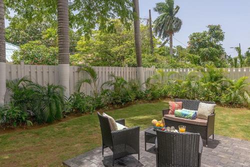 New 3-bed On Hip Strip, Beach Access, Sleeps 8