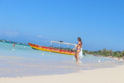 Burbon Beach Hotel-negril