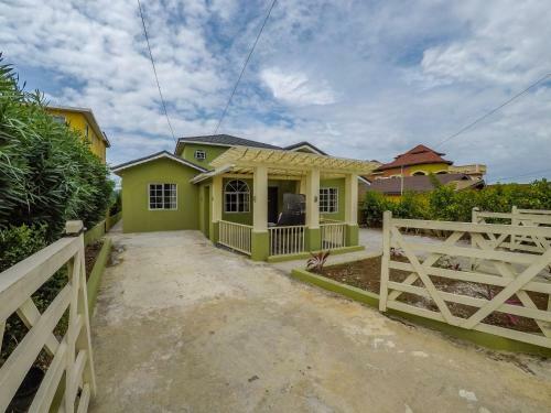 Florence Hall Boulevard Holiday Home