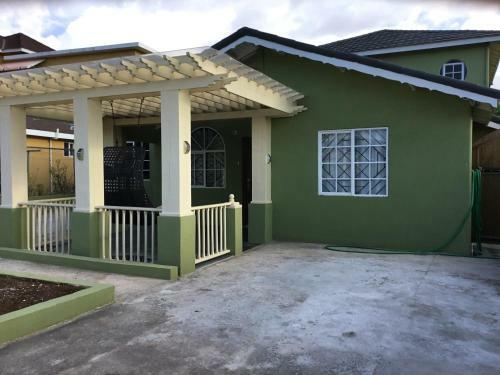 Florence Hall Boulevard Holiday Home