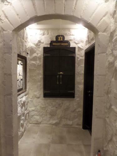 Mount Nebo Hotel & Restaurant Madaba City Center