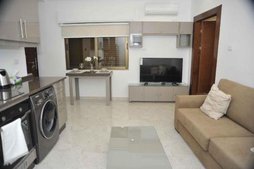 Amazing One Bedroom Apartment In Amman Elwebdah 10