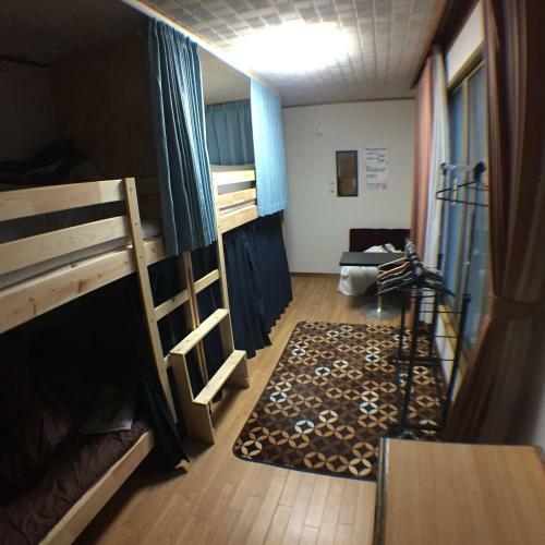 Hostal Motomachi House X Cafe