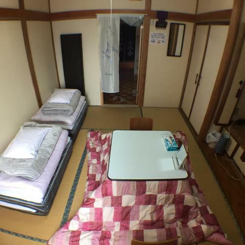 Hostal Motomachi House X Cafe