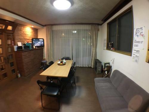 Hostal Motomachi House X Cafe
