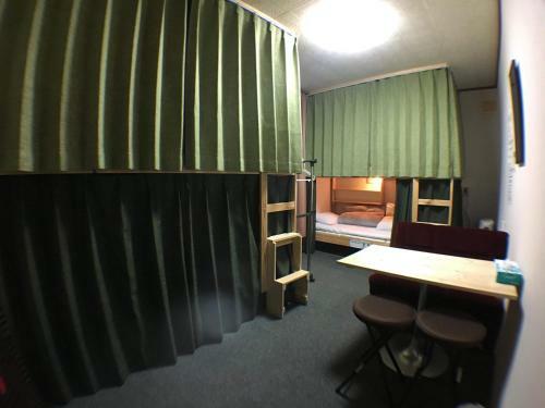 Hostal Motomachi House X Cafe