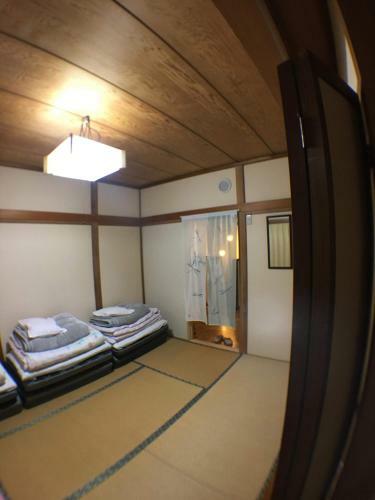 Hostal Motomachi House X Cafe