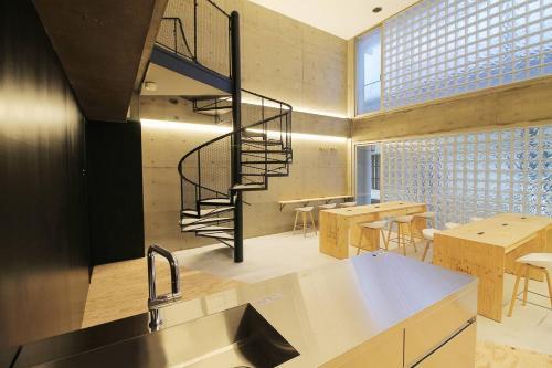 Small Hotel - Hondori Shopping Arcade (3k)