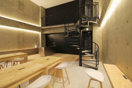 Small Hotel - Hondori Shopping Arcade (3k)