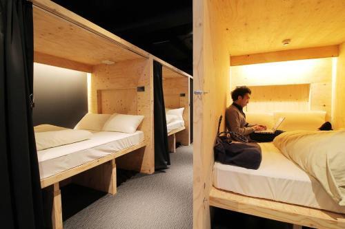Small Hotel - Hondori Shopping Arcade (3b)