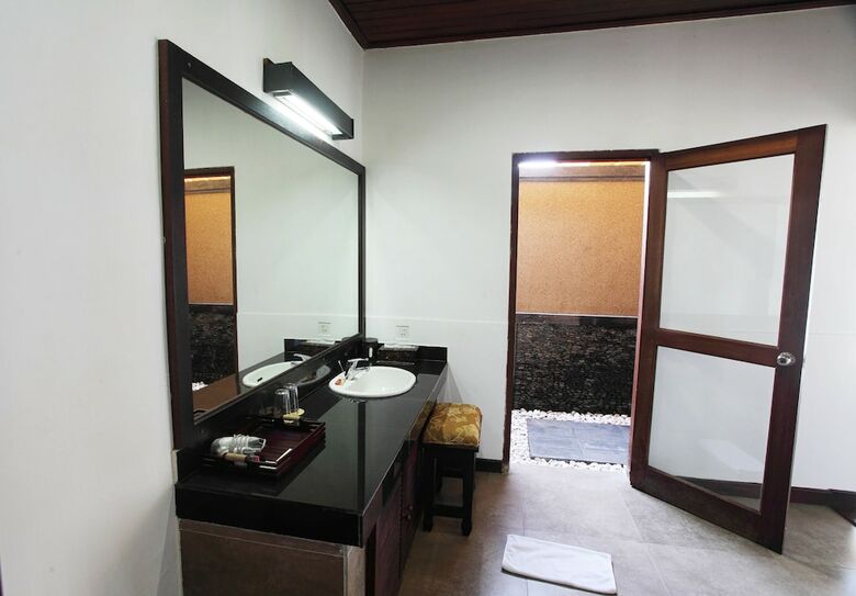 Hotel Adi Assri Beach Resorts And Spa