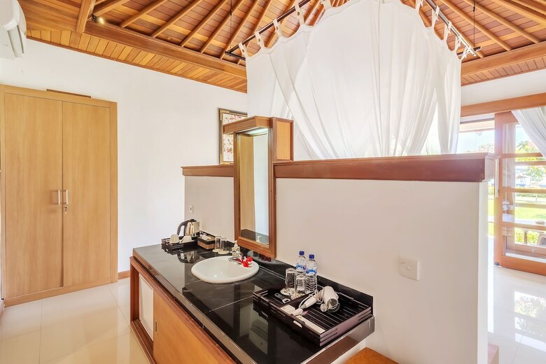 Hotel Adi Assri Beach Resorts And Spa