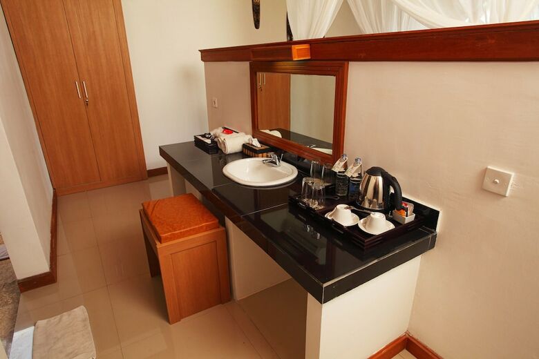 Hotel Adi Assri Beach Resorts And Spa