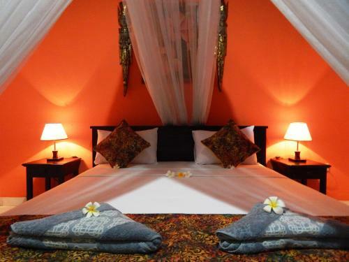 Hostal Giri Sari Guest House