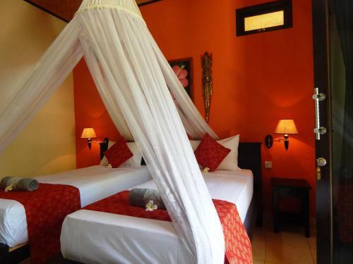Hostal Giri Sari Guest House