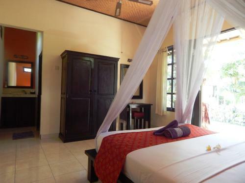 Hostal Giri Sari Guest House