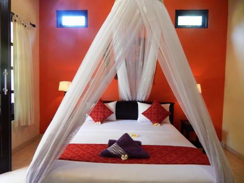 Hostal Giri Sari Guest House