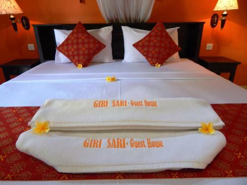 Hostal Giri Sari Guest House