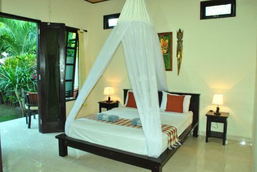 Hostal Giri Sari Guest House