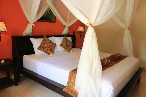 Hostal Giri Sari Guest House