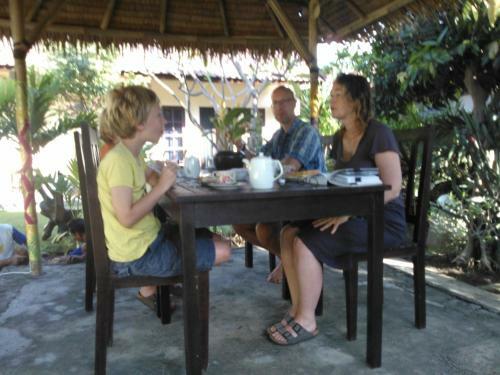 Hostal Giri Sari Guest House