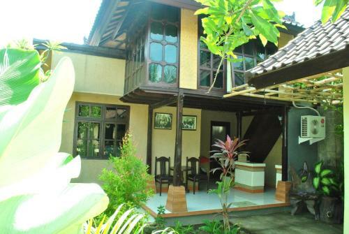 Hostal Giri Sari Guest House
