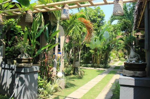 Hostal Giri Sari Guest House