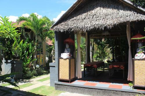 Hostal Giri Sari Guest House