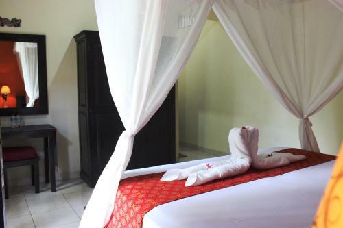 Hostal Giri Sari Guest House