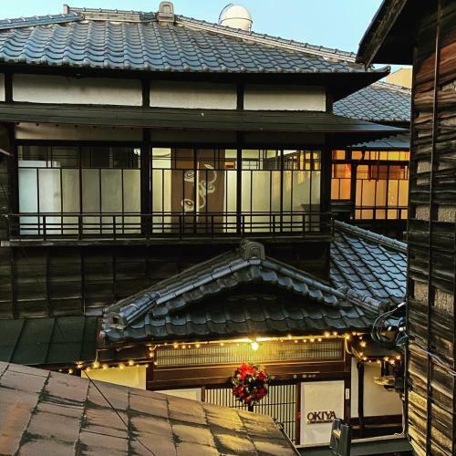 Hostal Okiya Guest House & Tapas Bar