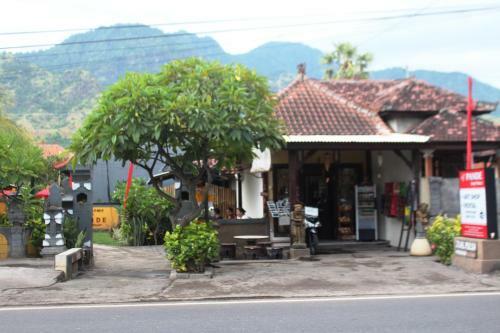 Hostal Sudi Guest House