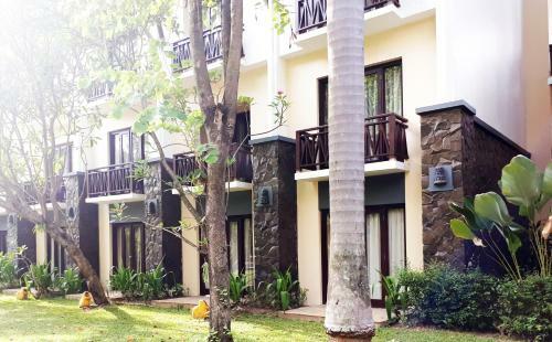 Novotel Surabaya Hotel