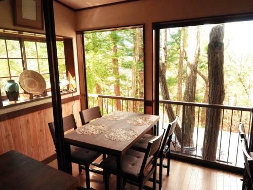 Hostal Gableview Forest Inn