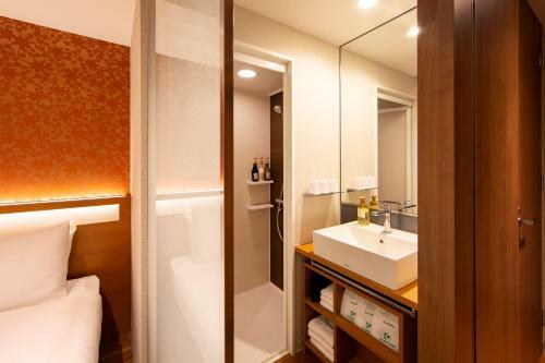 Karaksa Hotel Grande Shin-osaka Tower