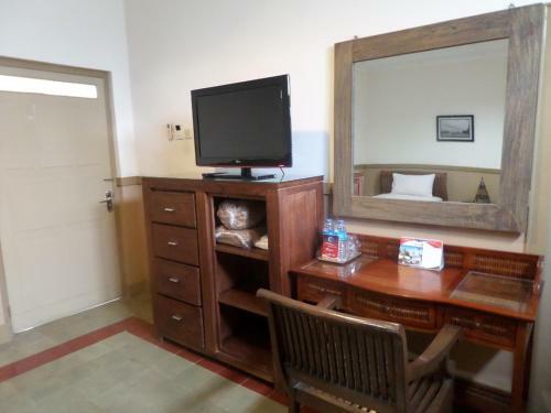 Hostal Ndalem Suratin Guesthouse