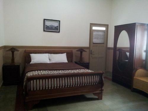 Hostal Ndalem Suratin Guesthouse
