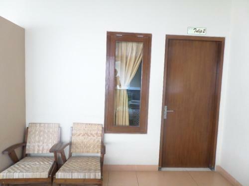 Hostal Ndalem Suratin Guesthouse