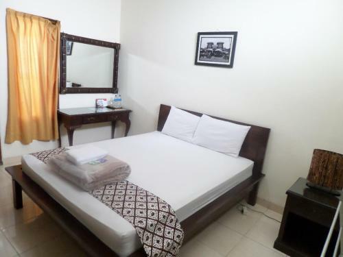 Hostal Ndalem Suratin Guesthouse