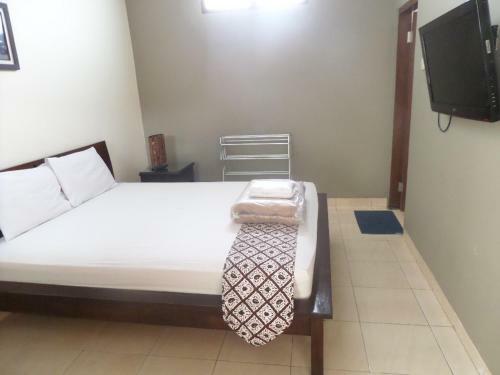 Hostal Ndalem Suratin Guesthouse