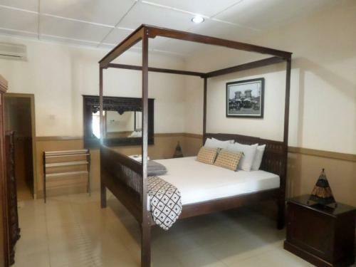 Hostal Ndalem Suratin Guesthouse