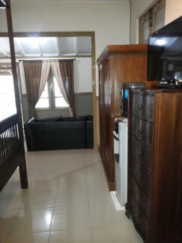 Hostal Ndalem Suratin Guesthouse