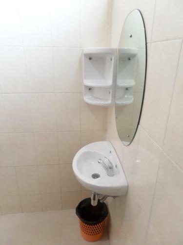 Hostal Ndalem Suratin Guesthouse