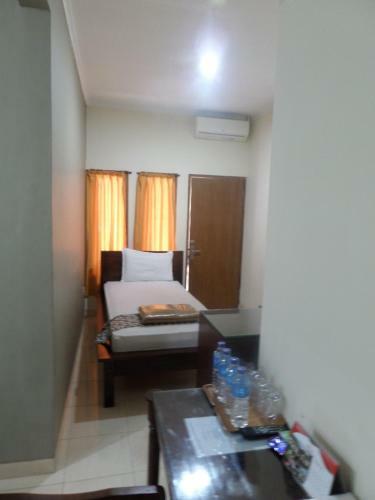 Hostal Ndalem Suratin Guesthouse