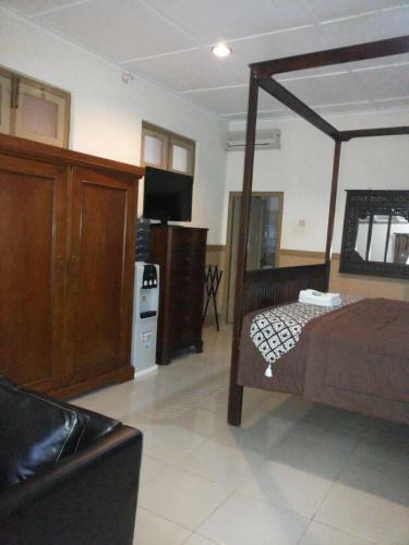 Hostal Ndalem Suratin Guesthouse